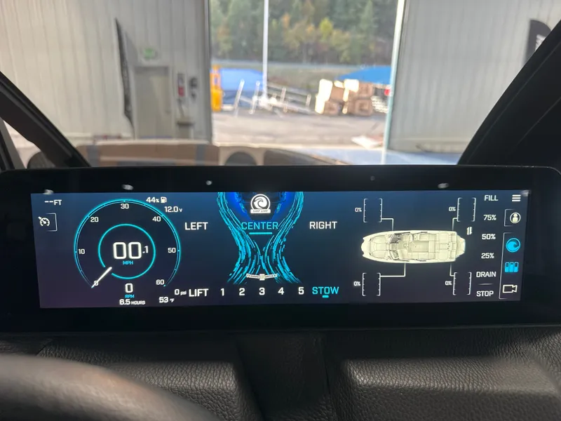 Slide: The Image of Malibu Wakesetter 24 MXZ 2025 - 23