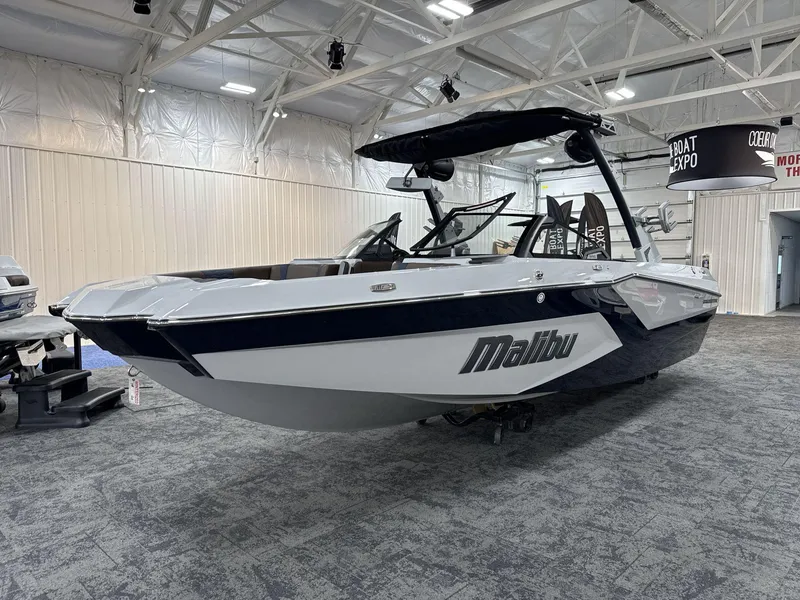 Slide: The Image of Malibu Wakesetter 24 MXZ 2025 - 3