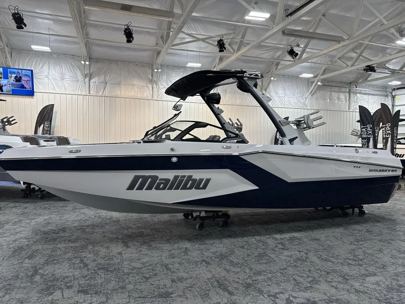 Slide: The Image of Malibu Wakesetter 24 MXZ 2025 - 4