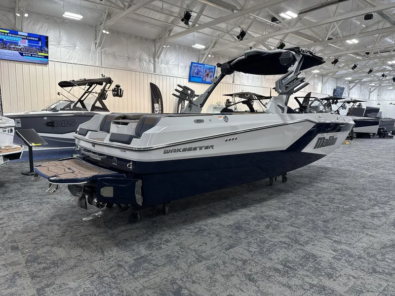 Slide: The Image of Malibu Wakesetter 24 MXZ 2025 - 7