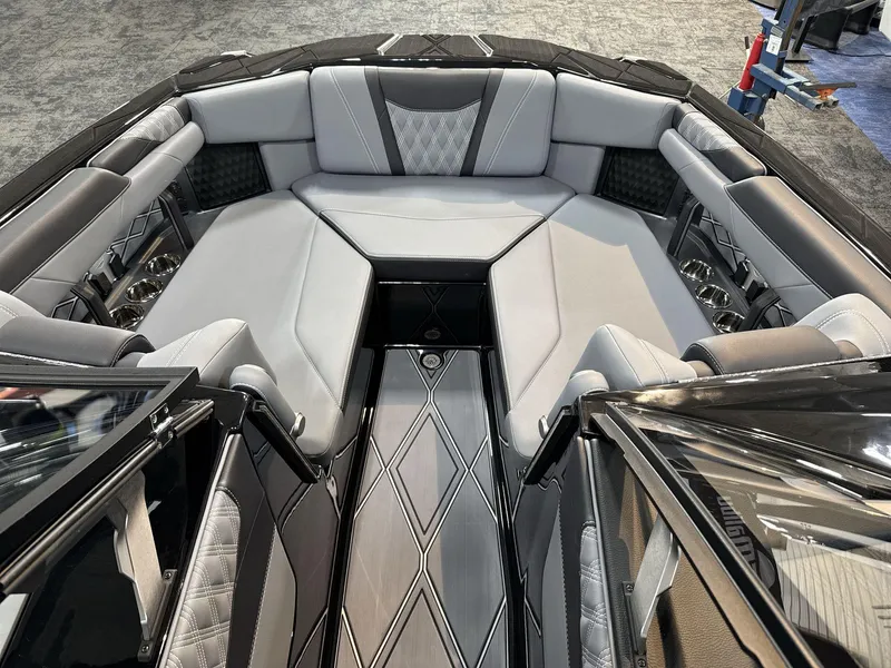 Slide: The Image of Malibu M230 2025 - 8