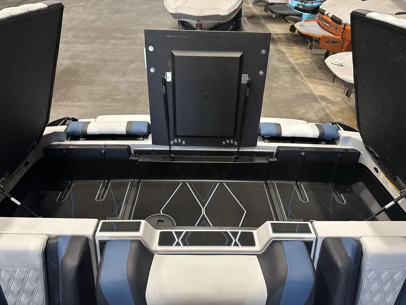 Slide: The Image of Malibu M230 2025 - 14