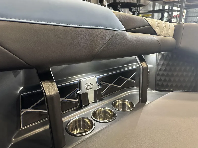 Slide: The Image of Malibu M230 2025 - 16