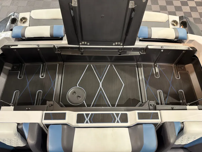 Slide: The Image of Malibu M230 2025 - 18