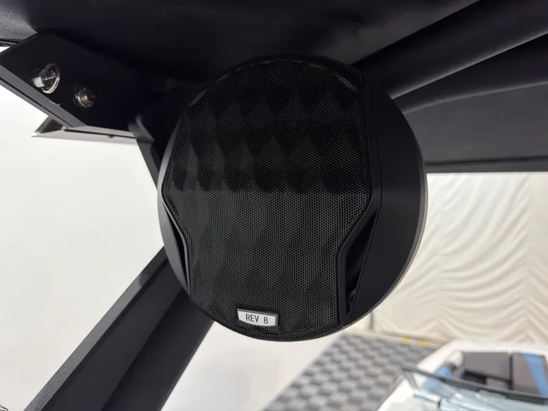 Slide: The Image of Malibu M230 2025 - 20