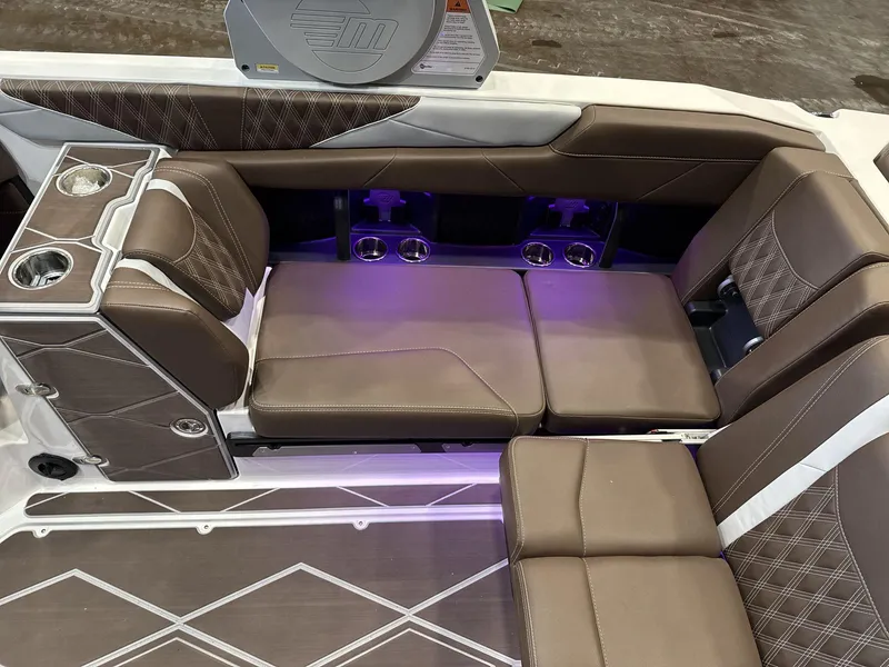 Slide: The Image of Malibu M242 2025 - 14