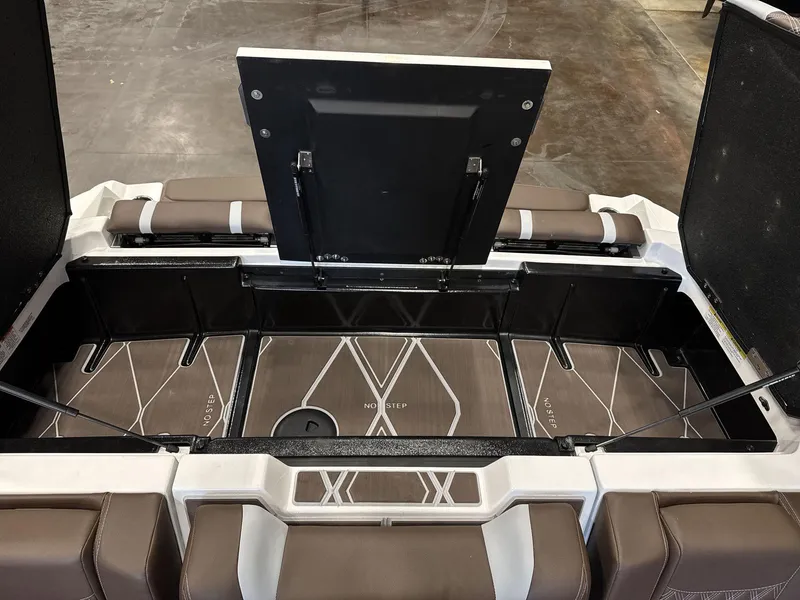 Slide: The Image of Malibu M242 2025 - 15