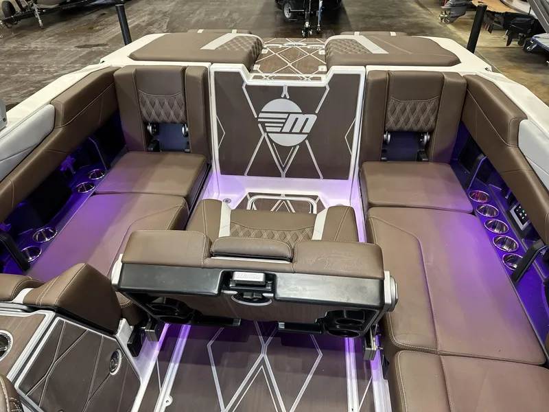 Slide: The Image of Malibu M242 2025 - 17