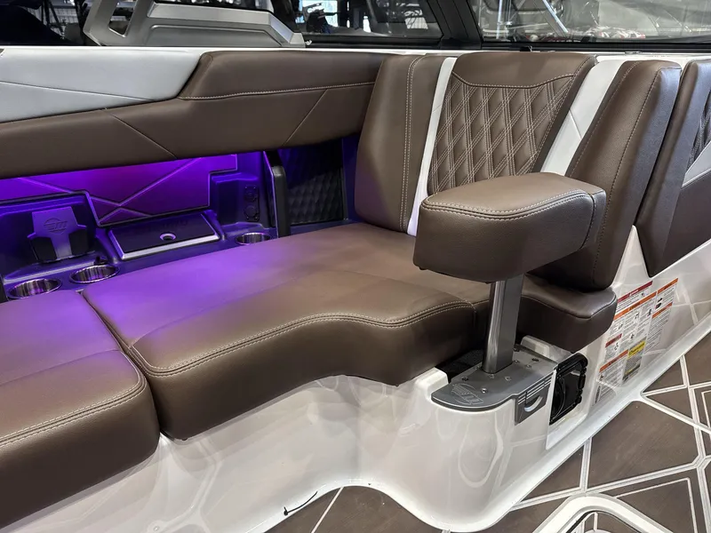 Slide: The Image of Malibu M242 2025 - 18