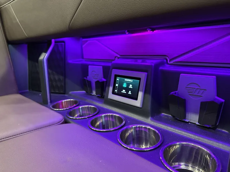 Slide: The Image of Malibu M242 2025 - 19