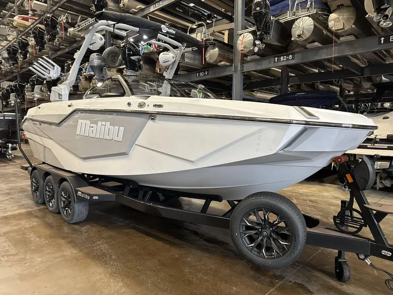 Slide: The Image of Malibu M242 2025 - 2