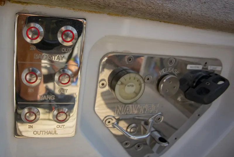 Slide: The Image of Manual and Powered Hydraulic Controls - 40