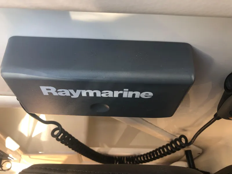 Slide: The Image of Raymarine device on 2014 Sea Ray 370 Venture boat. - 39