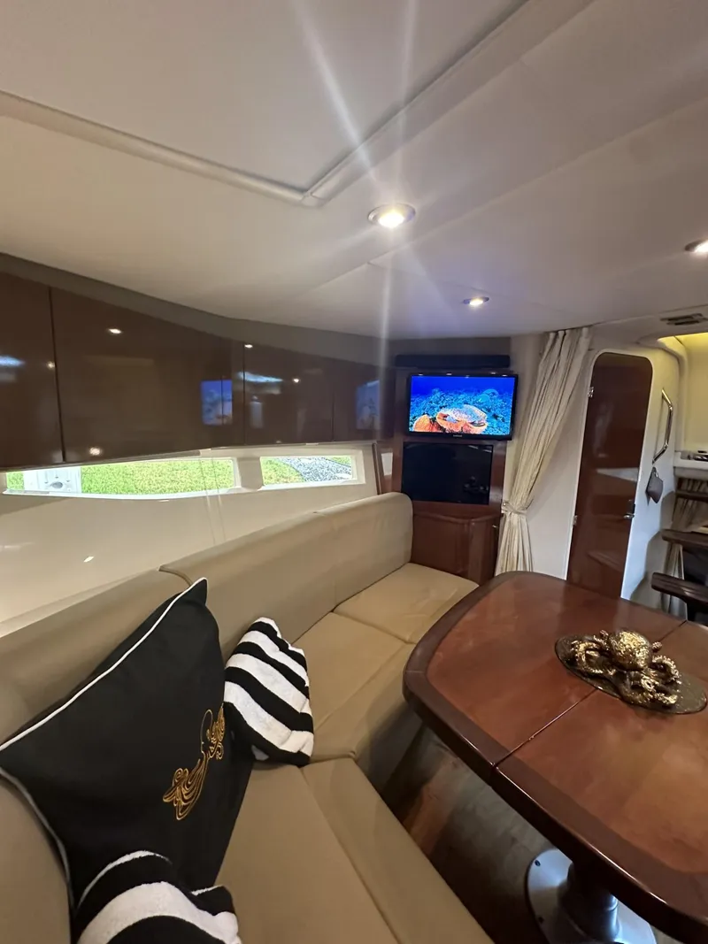 Slide: The Image of Sea Ray 370 Venture 2014 - 61