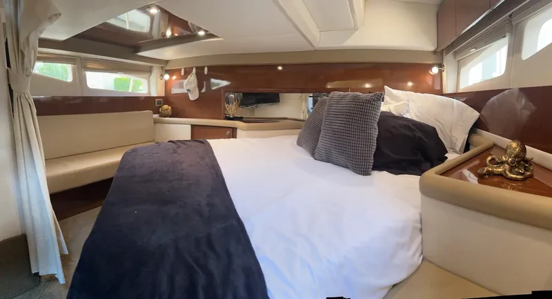 Slide: The Image of Sea Ray 370 Venture 2014 - 75