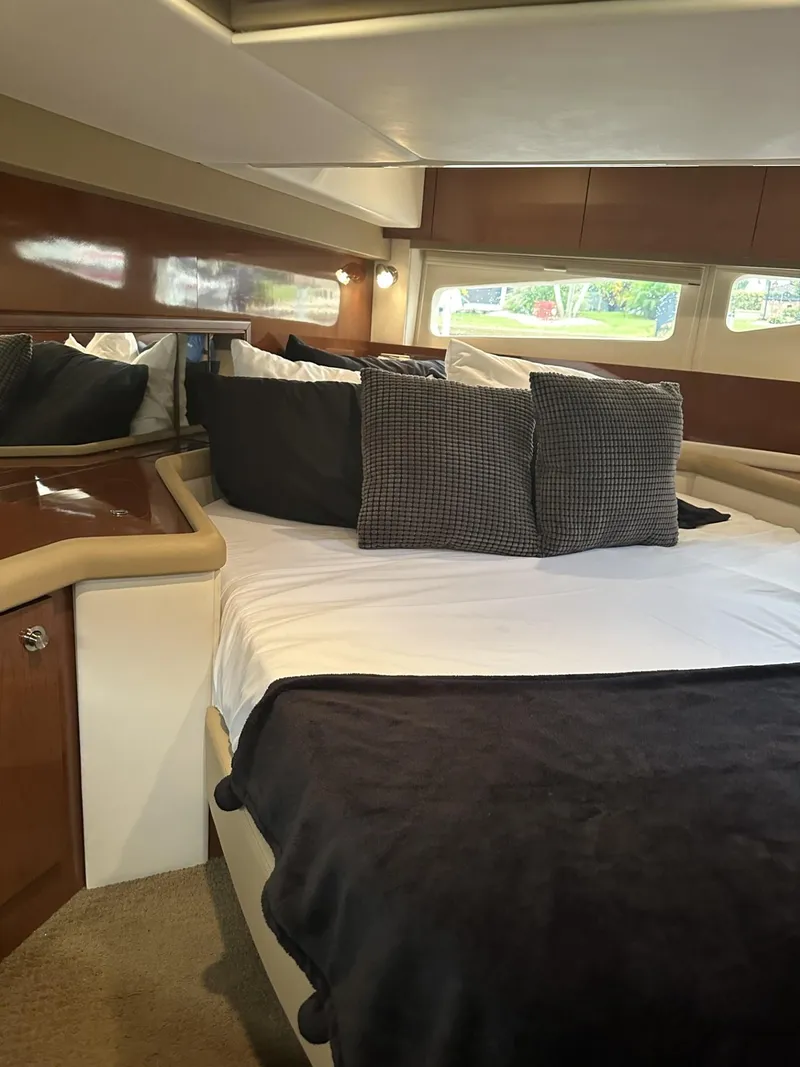 Slide: The Image of Sea Ray 370 Venture 2014 - 76