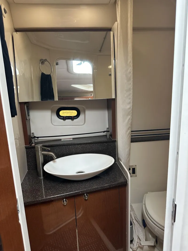 Slide: The Image of Sea Ray 370 Venture 2014 - 84