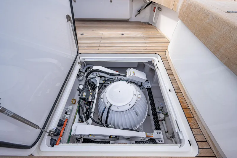 Slide: The Image of Viking 68 KEMOSABE - Cockpit Seakeeper SK26 - 37