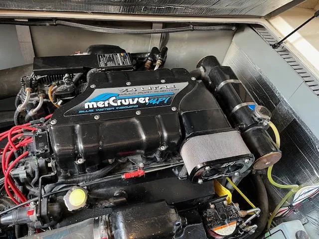 Slide: The Image of MerCruiser engine in 1997 Sea Ray 400 Sedan Bridge yacht. - 23