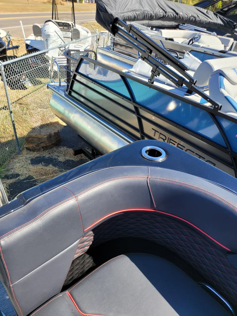 Slide: The Image of 2025 Quest M-22RLS LIMITED boat with sleek seating and modern design. - 27