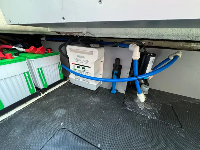 Slide: The Image of Monterey 328SS Super Sport 2018 - 53