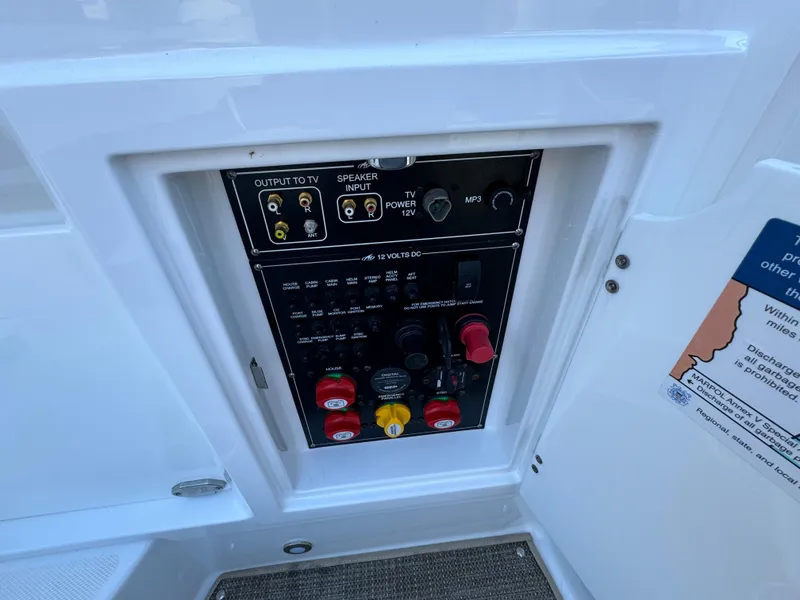 Slide: The Image of Monterey 328SS Super Sport 2018 - 54