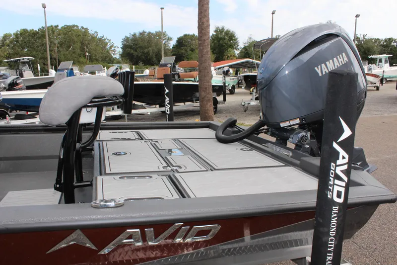 Slide: The Image of 2025 Avid 21 FSX boat with Yamaha motor in a marina setting. - 9