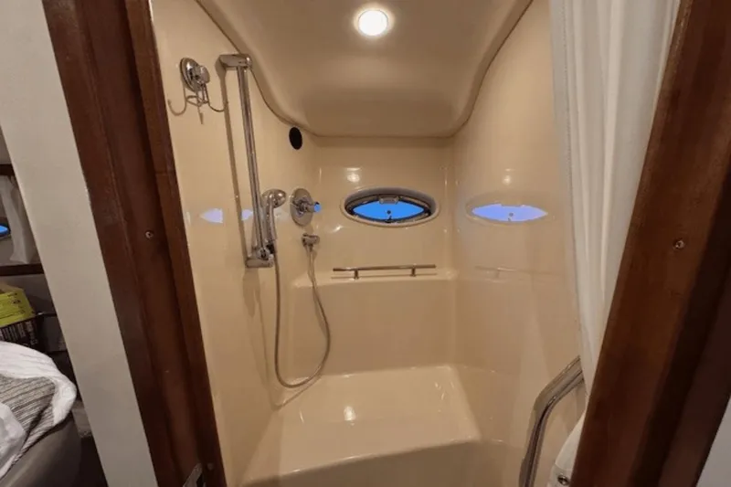 Slide: The Image of Sea Ray 38 Sundancer 2008 - 12