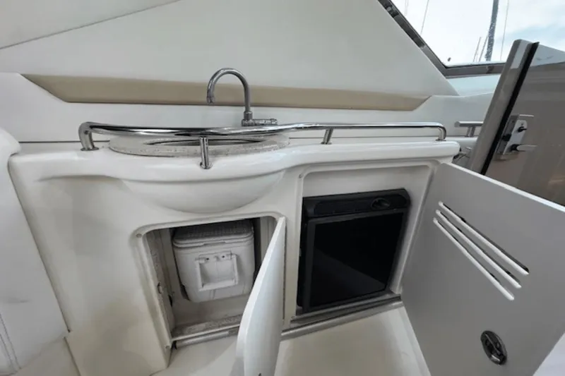 Slide: The Image of Sea Ray 38 Sundancer 2008 - 24