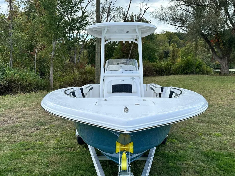 Slide: The Image of Tidewater 220 Center Console 2025 - 5