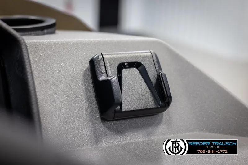 Slide: The Image of 2025 Bennington 21 SFSE boat detail with Reeder-Trausch Marine logo. - 32