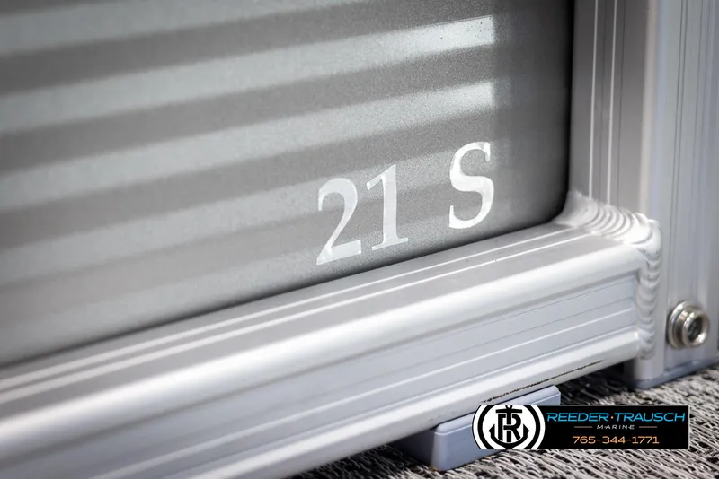 Slide: The Image of 2025 Bennington 21 SFSE boat detail with Reeder-Trausch Marine logo. - 47
