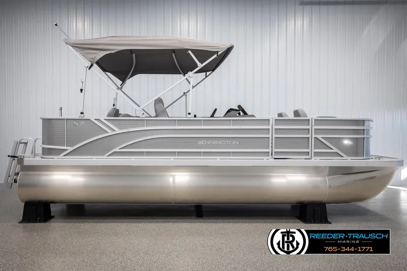 Slide: The Image of 2025 Bennington 21 SFSE pontoon boat with canopy in showroom. - 5