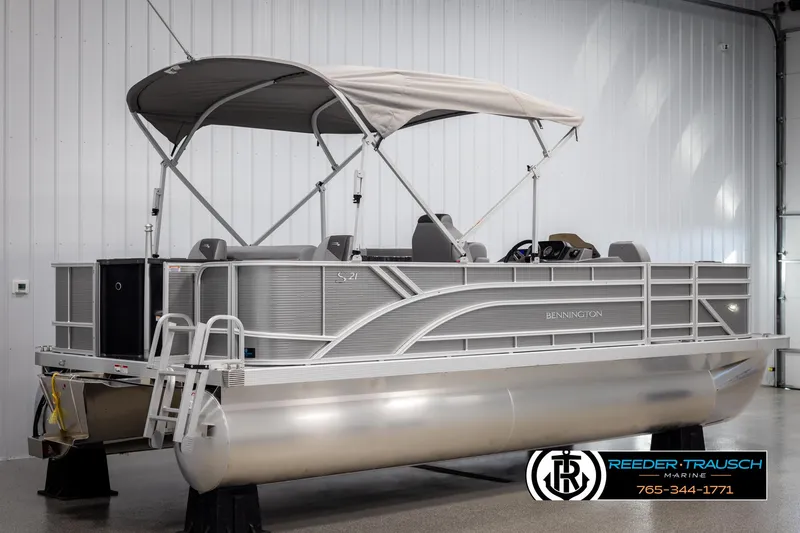 Slide: The Image of 2025 Bennington 21 SFSE pontoon boat with canopy in showroom. - 6