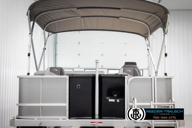 Slide: The Image of 2025 Bennington 21 SFSE pontoon boat with canopy in showroom. - 7