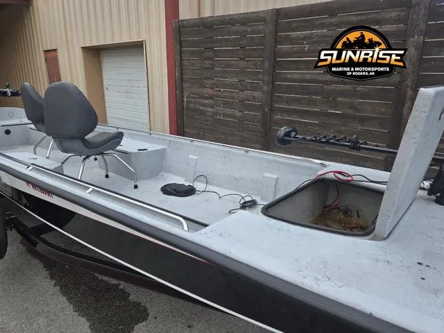 Slide: The Image of 2018 Supreme 207XP boat with Mercury outboard motor at Sunrise Marine & Motorsports. - 15