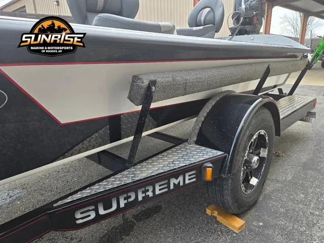 Slide: The Image of Boat interior with seating and storage, Supreme 207XP, 2018 model, at Sunrise Marine & Motorsports. - 17