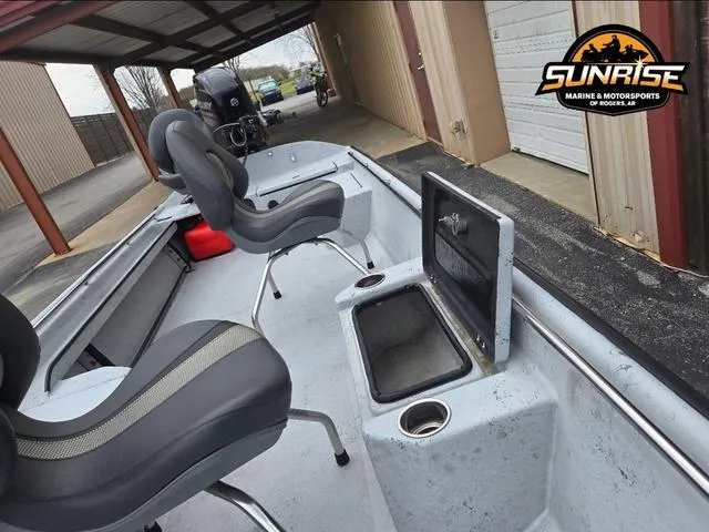 Slide: The Image of Minn Kota trolling motor on 2018 Supreme 207XP boat deck. - 2