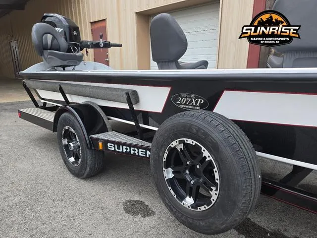 Slide: The Image of 2018 Supreme 207XP boat at Sunrise Marine & Motorsports dealership. - 22