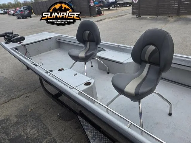 Slide: The Image of 2018 Supreme 207XP boat with dual seats at Sunrise Marine & Motorsports. - 34