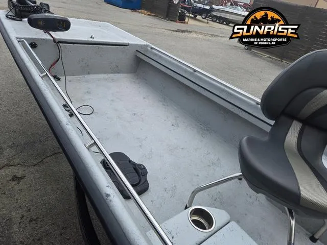 Slide: The Image of 2018 Supreme 207XP boat with Minn Kota Terrova i-Pilot trolling motor. - 5