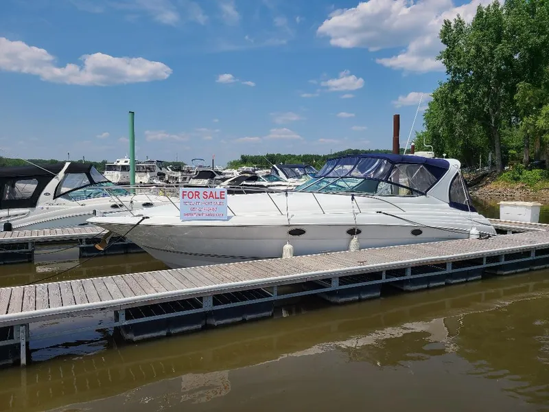 Slide: The Image of 2004 Larson Cabrio 370 boat for sale at marina dock. - 14