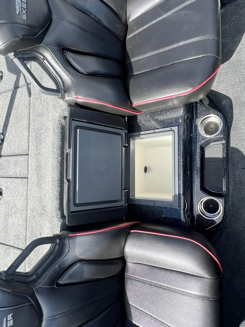 Slide: The Image of Skeeter ZXR21 2025 - 35