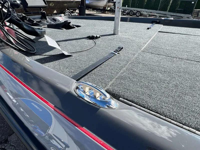 Slide: The Image of 2025 Skeeter ZXR 21 boat deck with sleek design and modern equipment. - 39