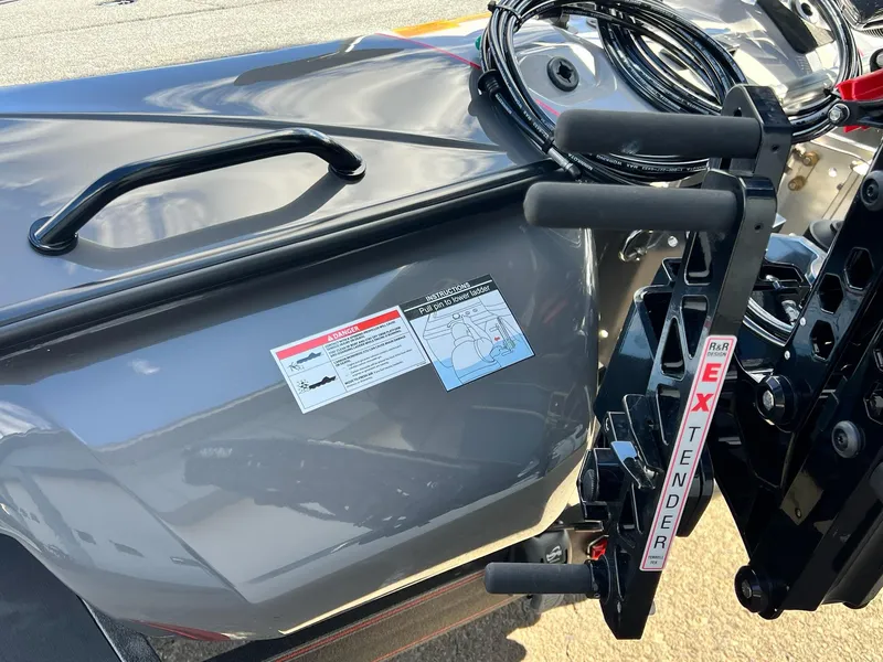 Slide: The Image of 2025 Skeeter ZXR 21 boat with extender mechanism and safety instructions visible. - 40