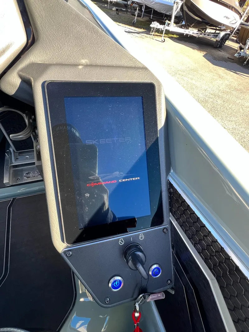 Slide: The Image of Skeeter FXR20 Apex 2025 - 13