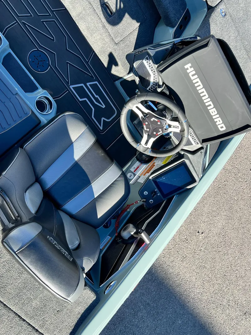 Slide: The Image of Skeeter FXR20 Apex 2025 - 14