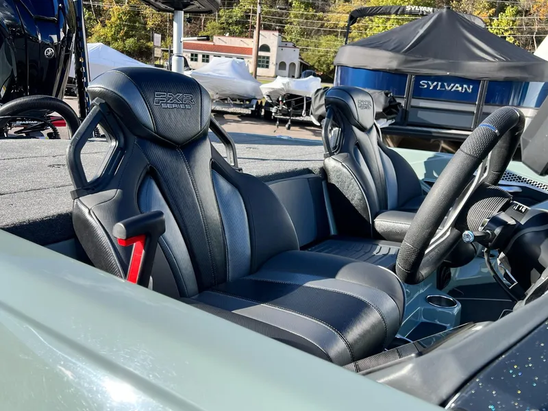 Slide: The Image of Skeeter FXR20 Apex 2025 - 15