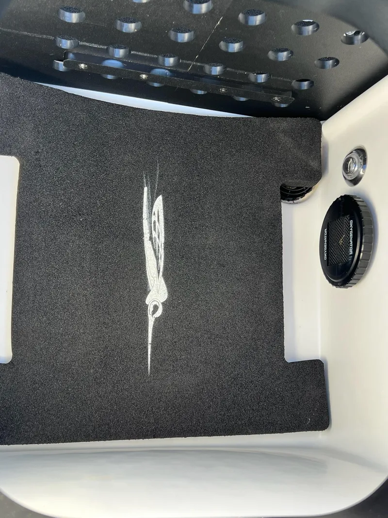 Slide: The Image of Skeeter FXR20 Apex 2025 - 2