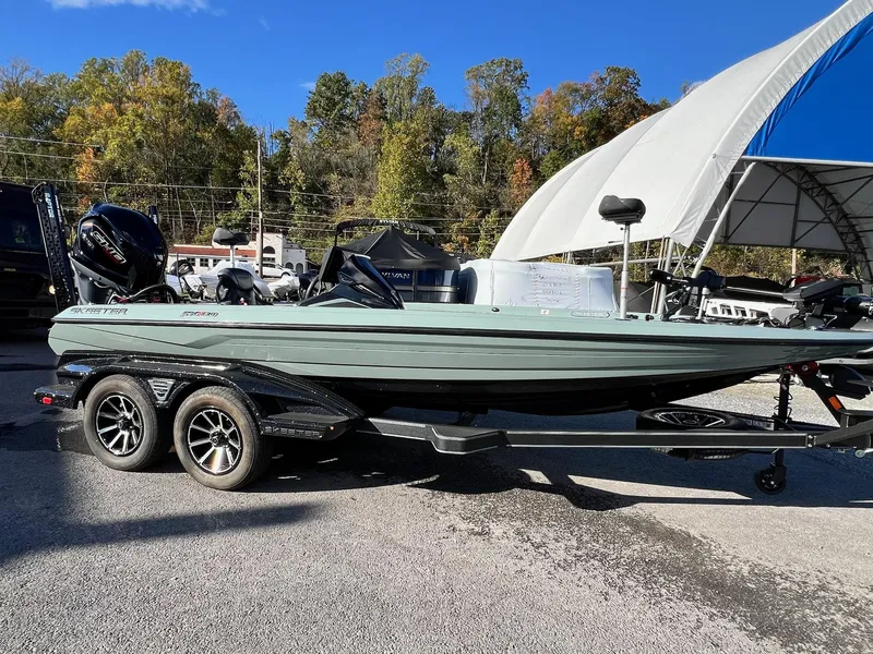 Slide: The Image of Skeeter FXR20 Apex 2025 - 20